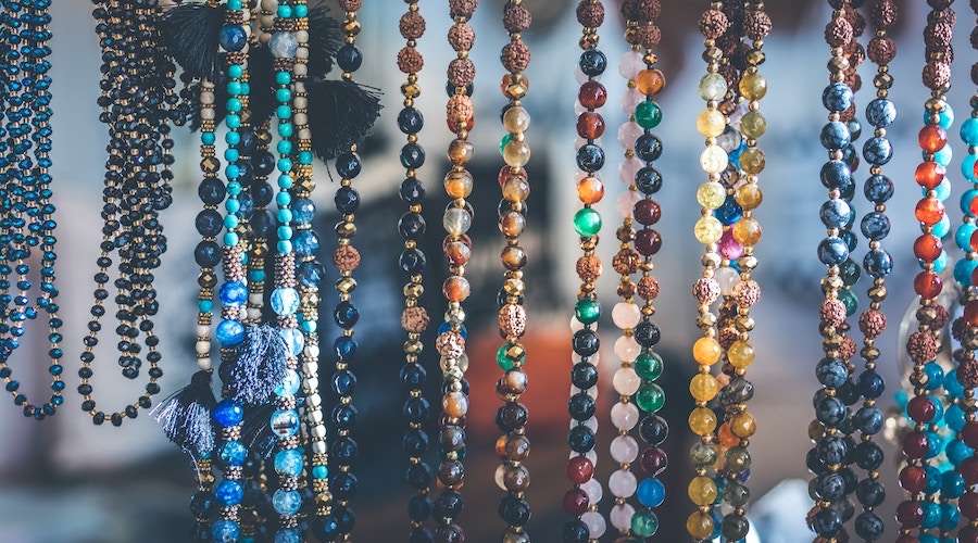 How To Pack Necklaces Without Tangling & Pack Jewelry for Moving